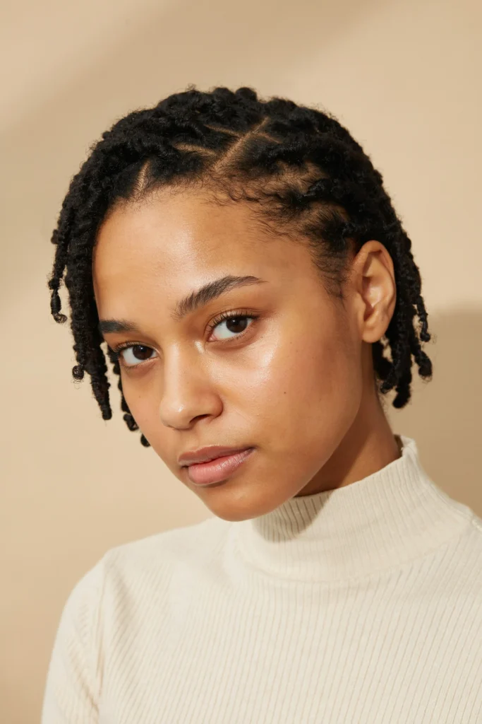 Brutalist-Inspired Angular Invisible Locs