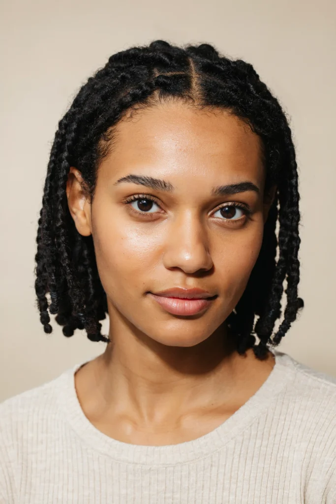 Monochrome Invisible Locs in One Tone