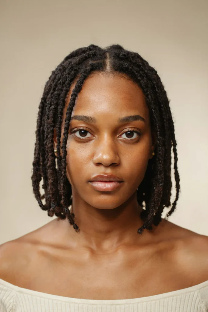 Simple Chin-Length Invisible Locs