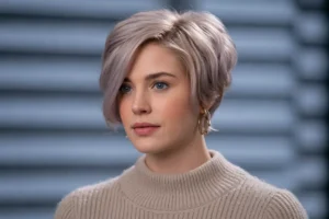 23 Christmas Hairstyles for Short Hair That Look Cute